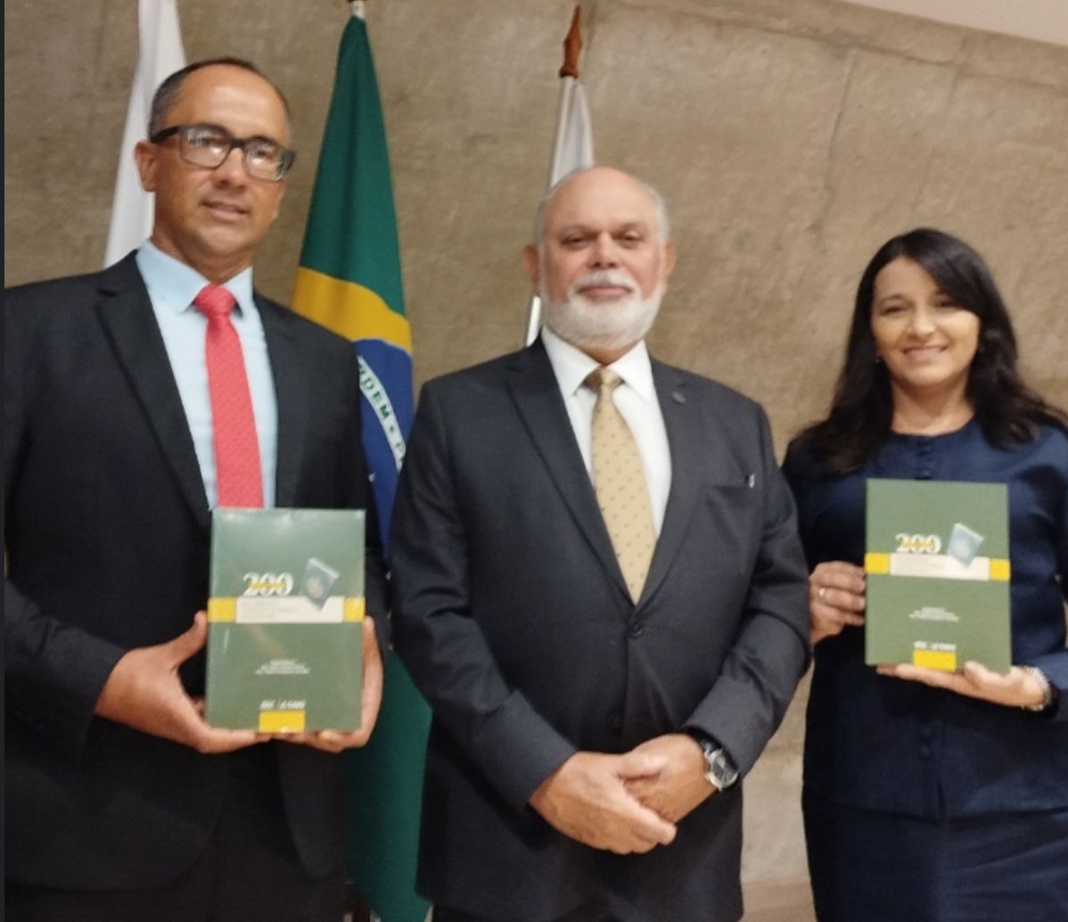 Leia mais sobre o artigo Estudante da Faculdades EST assina artigo em livro lançado pelo TJMG sobre os 200 anos do Direito Constitucional