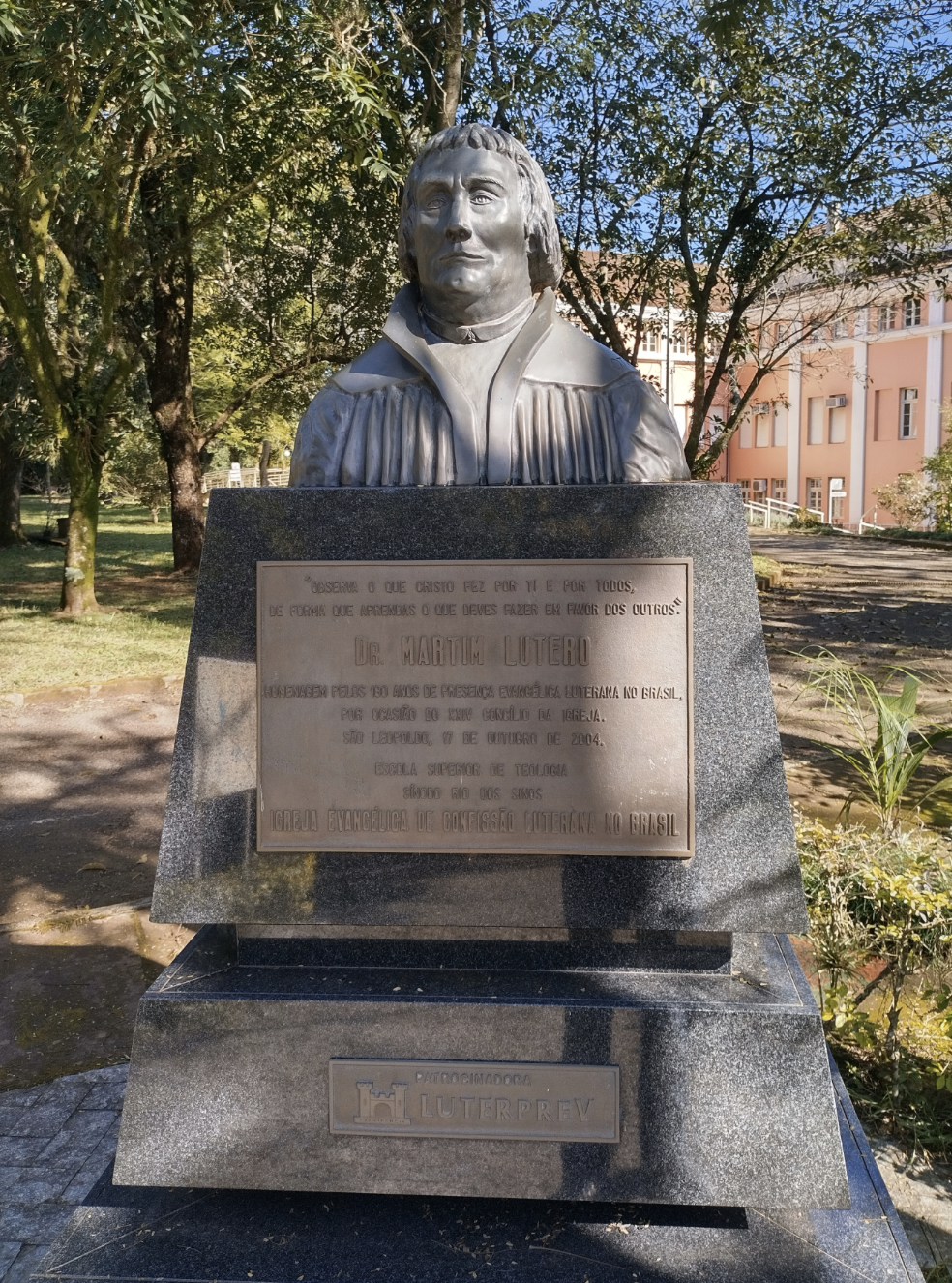 Leia mais sobre o artigo Exposição “Martim Lutero e as Mulheres da Reforma” celebra os 508 anos da Reforma Protestante na Biblioteca