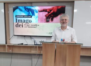 A Associação de Seminários Teológicos Evangélicos (ASTE) realizou, entre os dias 8 e 10 de dezembro, o seu congresso acadêmico anual, em formato híbrido, na Centro Universitário Adventista de Ensino do Nordeste (Uniaene), em Cachoeira, no Recôncavo Baiano. Com o tema geral “Imago Dei – O que significa ser humano?”, o simpósio teve como foco a antropologia teológica e reuniu representantes de seminários, faculdades, universidades e centros de formação teológica associados à entidade.