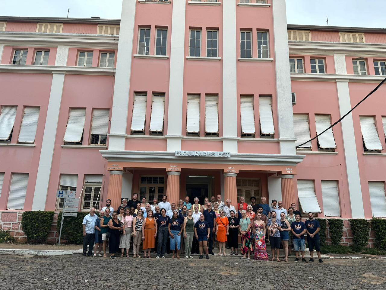 Leia mais sobre o artigo Reinauguração da fachada do Prédio H marca celebração dos 80 anos da Faculdades EST