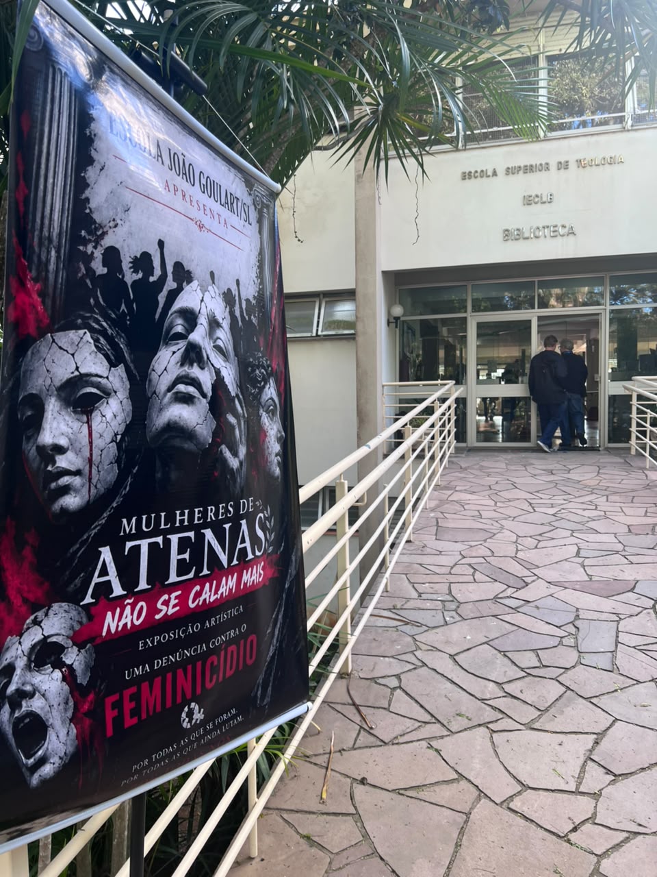 Leia mais sobre o artigo Exposição “Mulheres de Atenas não se calam mais” abre agenda de visitação na Biblioteca da Faculdades EST